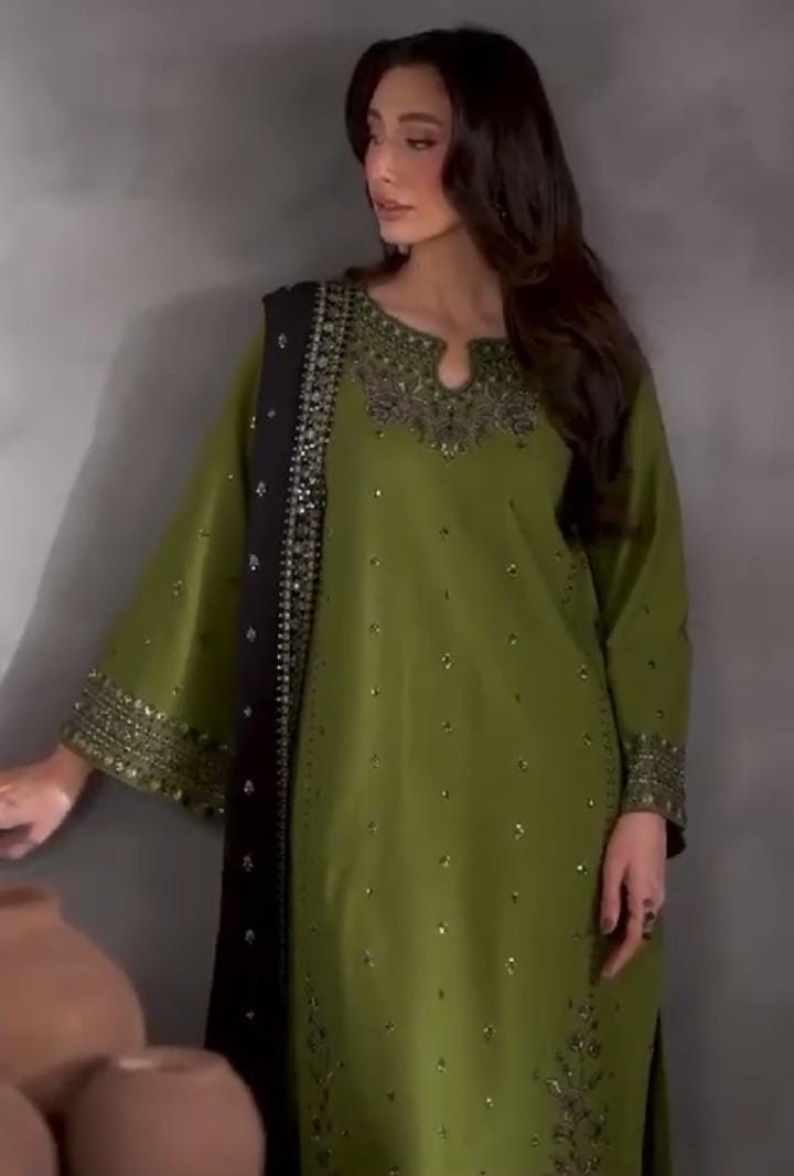 Elegant Arabi Lawn 3-Piece Suit