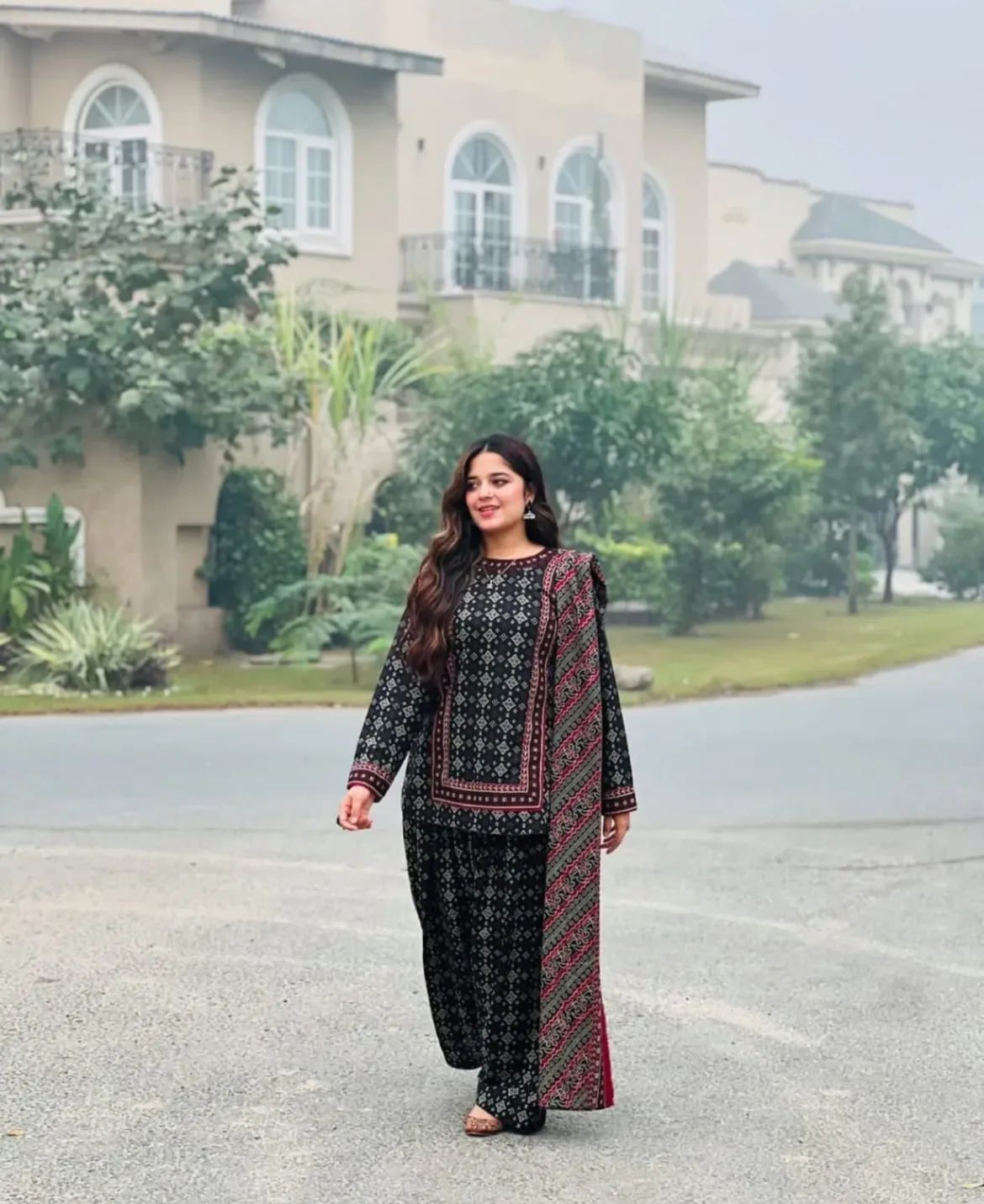 Elegant 3-Piece Soft Lawn Farshi Shalwar Suit