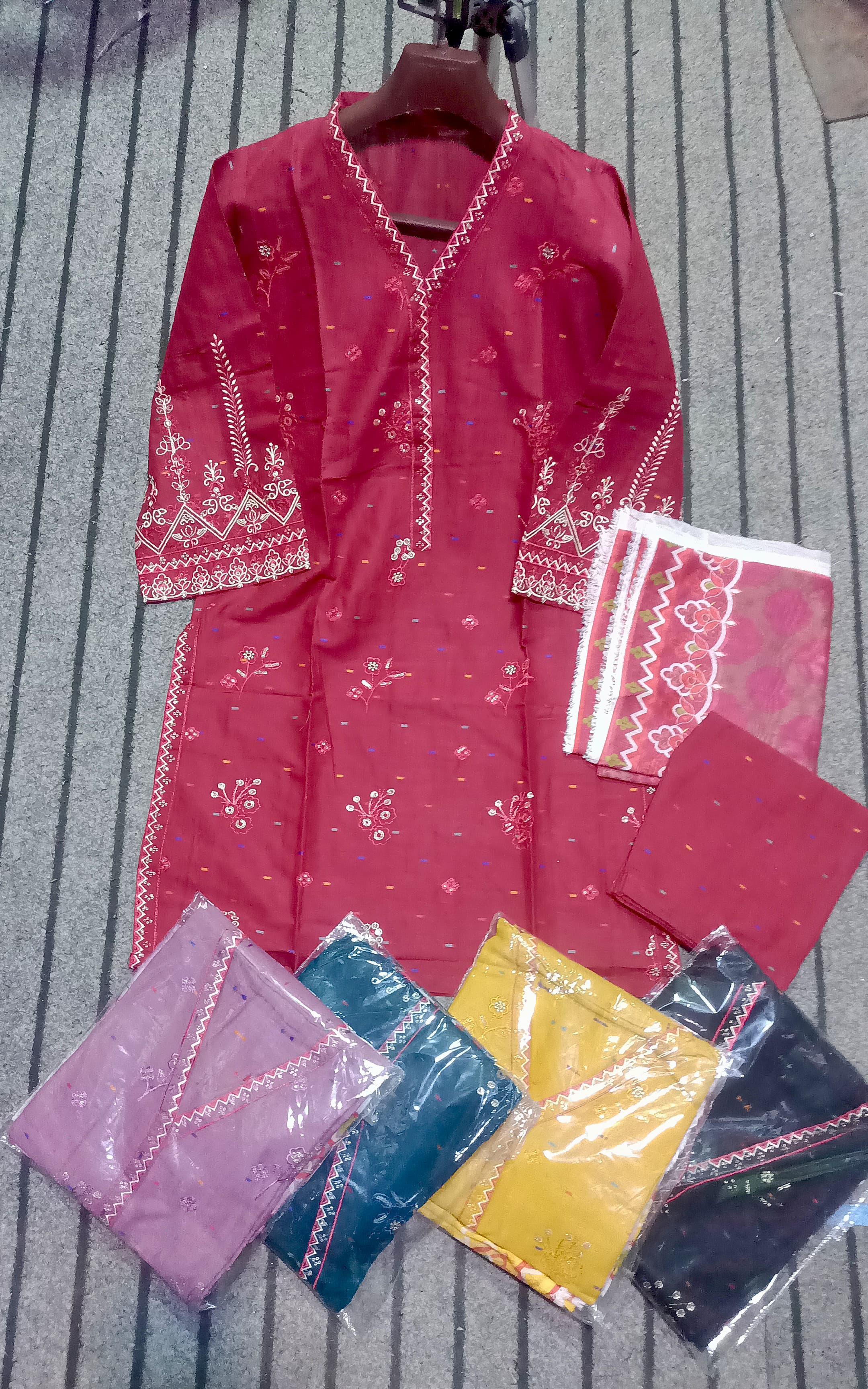 Doriya lawn 3-Piece Suit with Digital Print  lawn dupatta