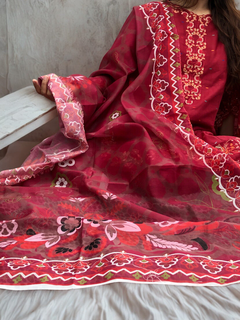 Doriya lawn 3-Piece Suit with Digital Print  lawn dupatta