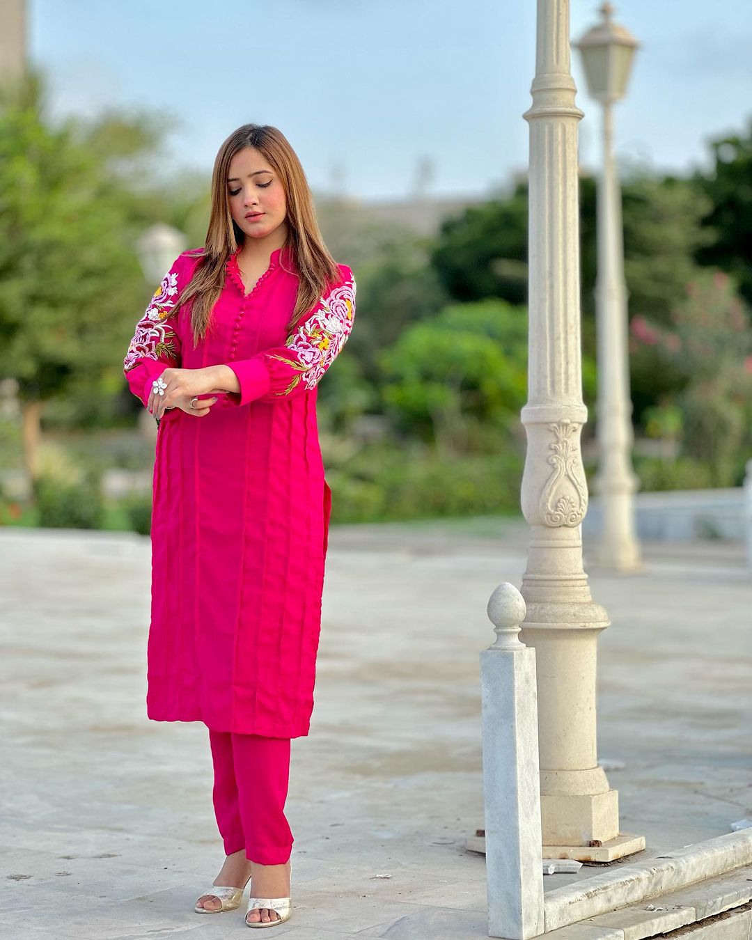 Elegant Sleeve Embroidery Two-Piece Suit